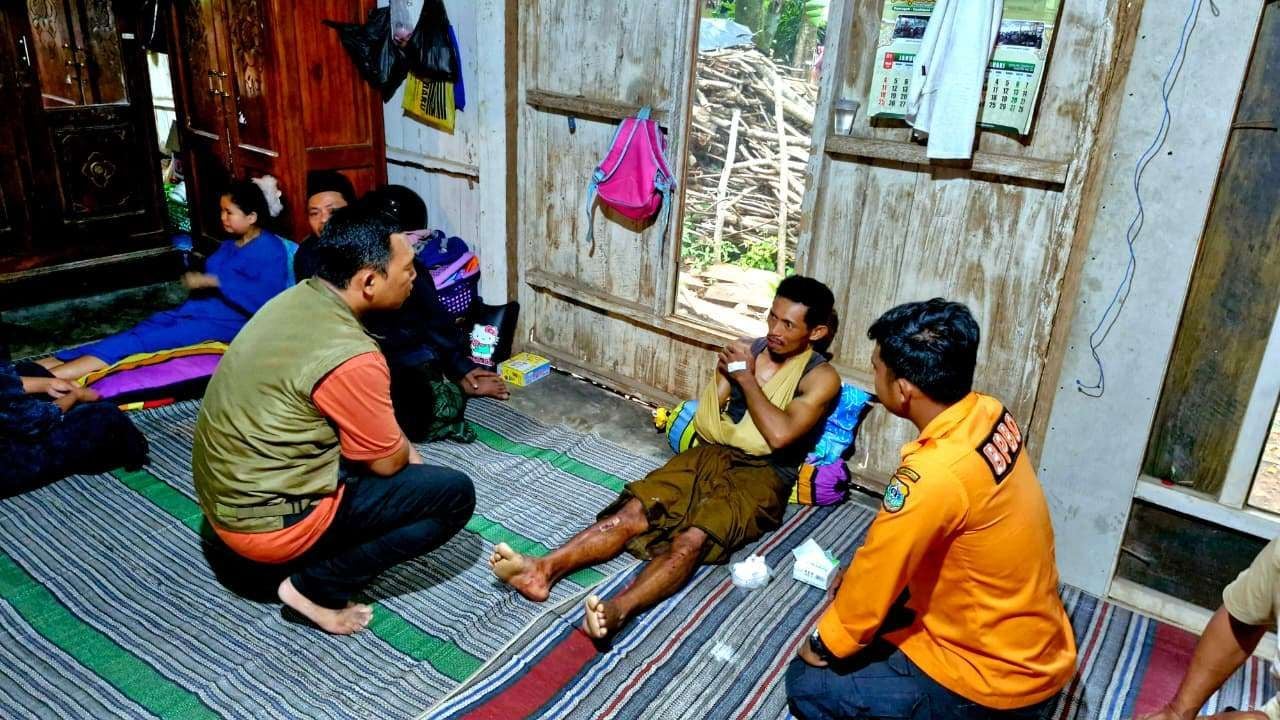 Pasutri di Bondowoso Terluka Setelah Tertimpa Atap Rumah Akibat Hempasan Angin Puting Beliung