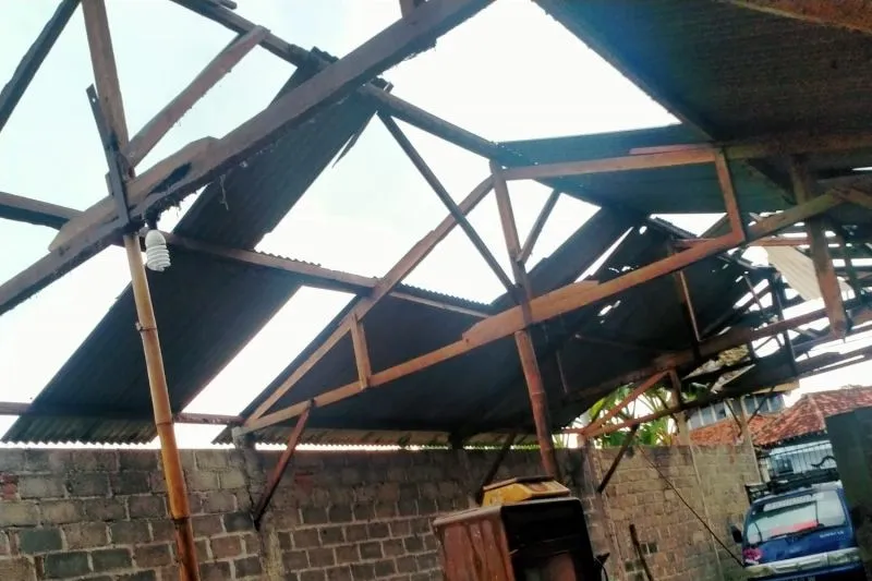 41 Rumah Warga Rejotangan Tulungagung Rusak Akibat Angin Puting Beliung