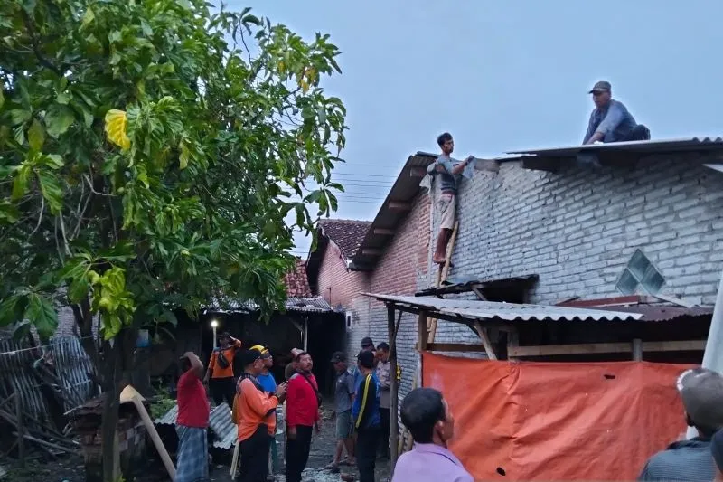 Puting Beliung Porak-Porandakan 16 Rumah Warga Situbondo