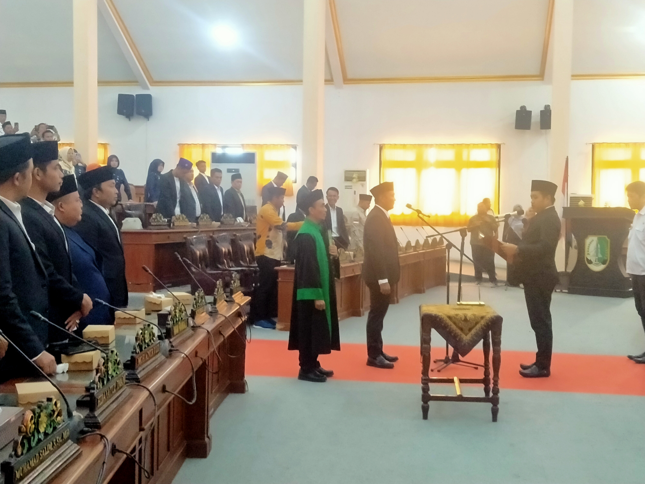 Juhari Dilantik jadi Anggota DPRD Sampang Melalui Jalur PAW