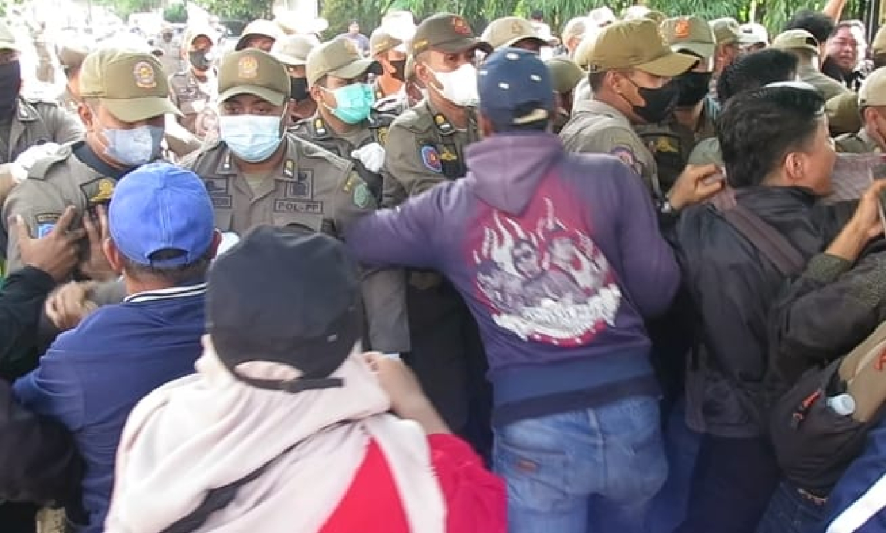 Pembongkaran Pagar Akses Perumahan Mutiara Regency Sidoarjo Berlangsung Ricuh