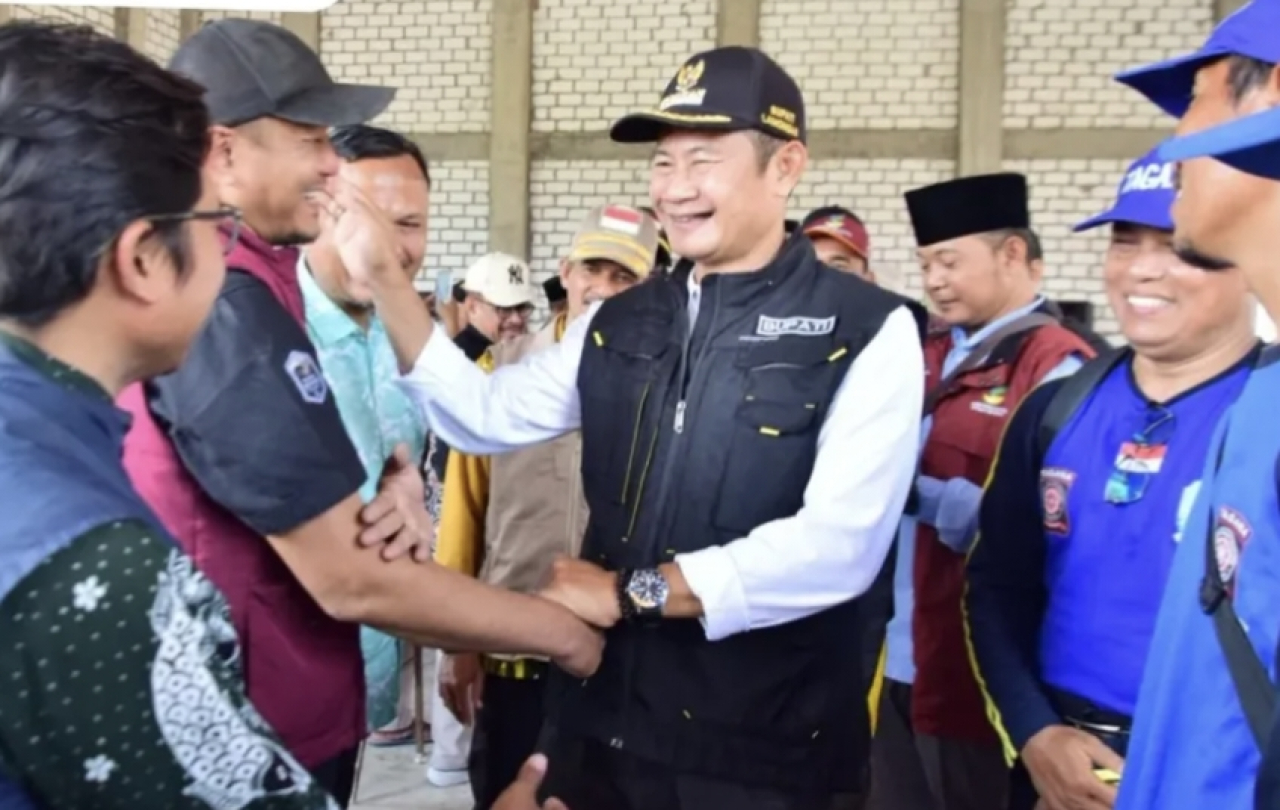 Gandeng Badan Pangan Nasional dan Bulog, Bupati YES Salurkan 22,4 Ton Beras untuk Warga Terdampak Banjir