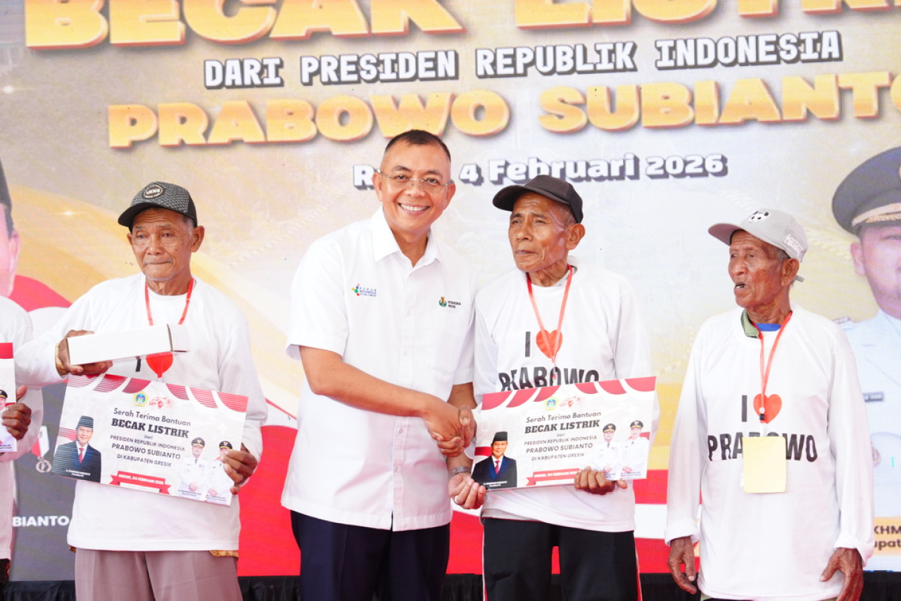 Sambut Ramadan, Petrokimia Gresik dan Pemkab Bagikan Ratusan Paket Sembako untuk Abang Becak