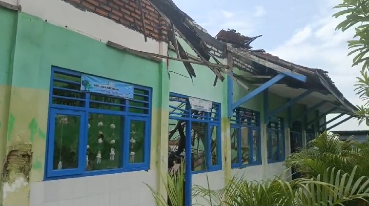 Gedung SDN Margantoko 1 Sampang Rusak Parah, Siswa Terpaksa Numpang Belajar di Ruang Guru