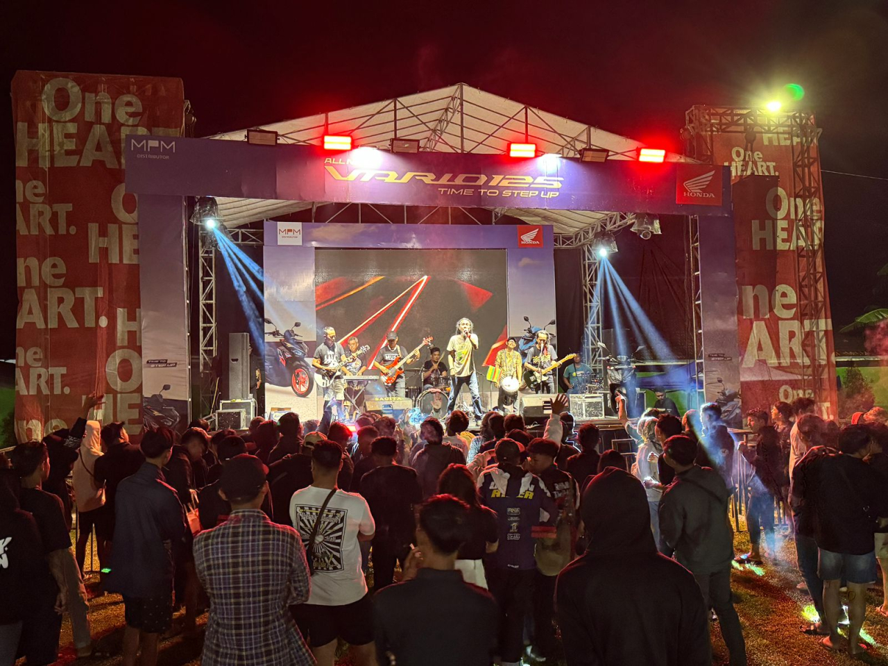 Ribuan Warga Padati Lapangan Mangli, Launching All New Vario 125 Street di Jember Berlangsung Meriah