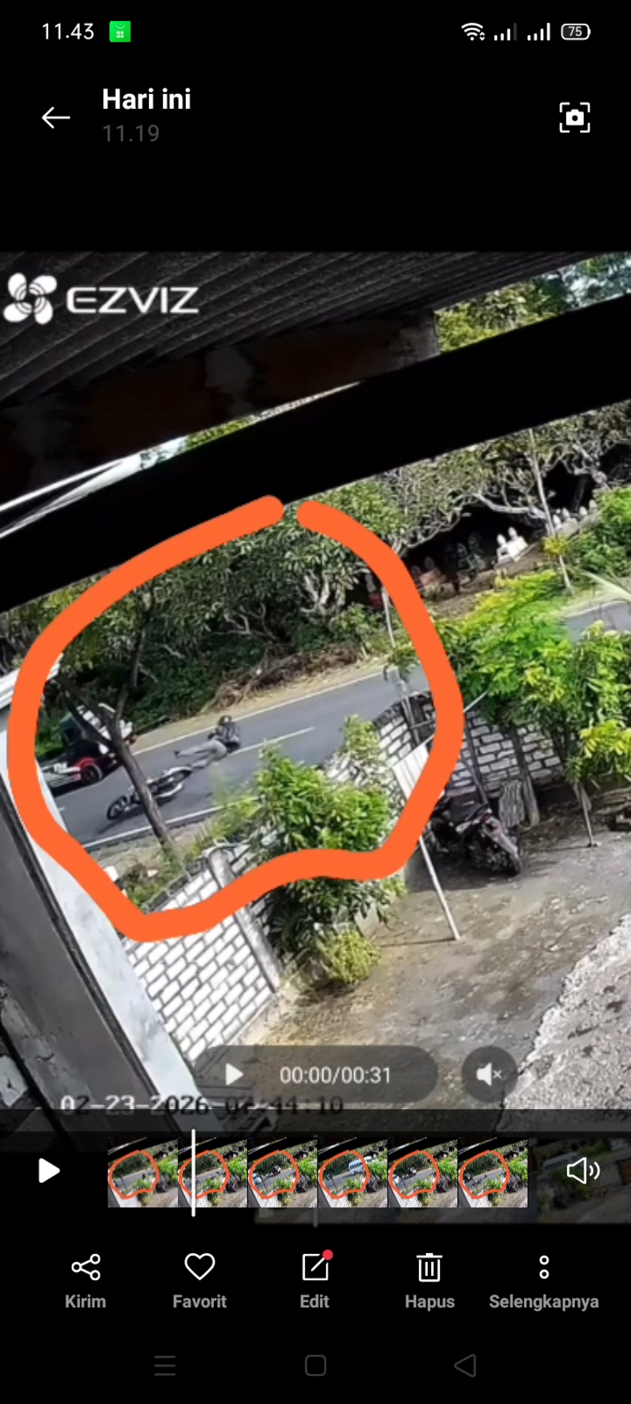 Gagal Mendahului, Pengendara Motor Asal Pamekasan Tewas Terlindas di Camplong Sampang