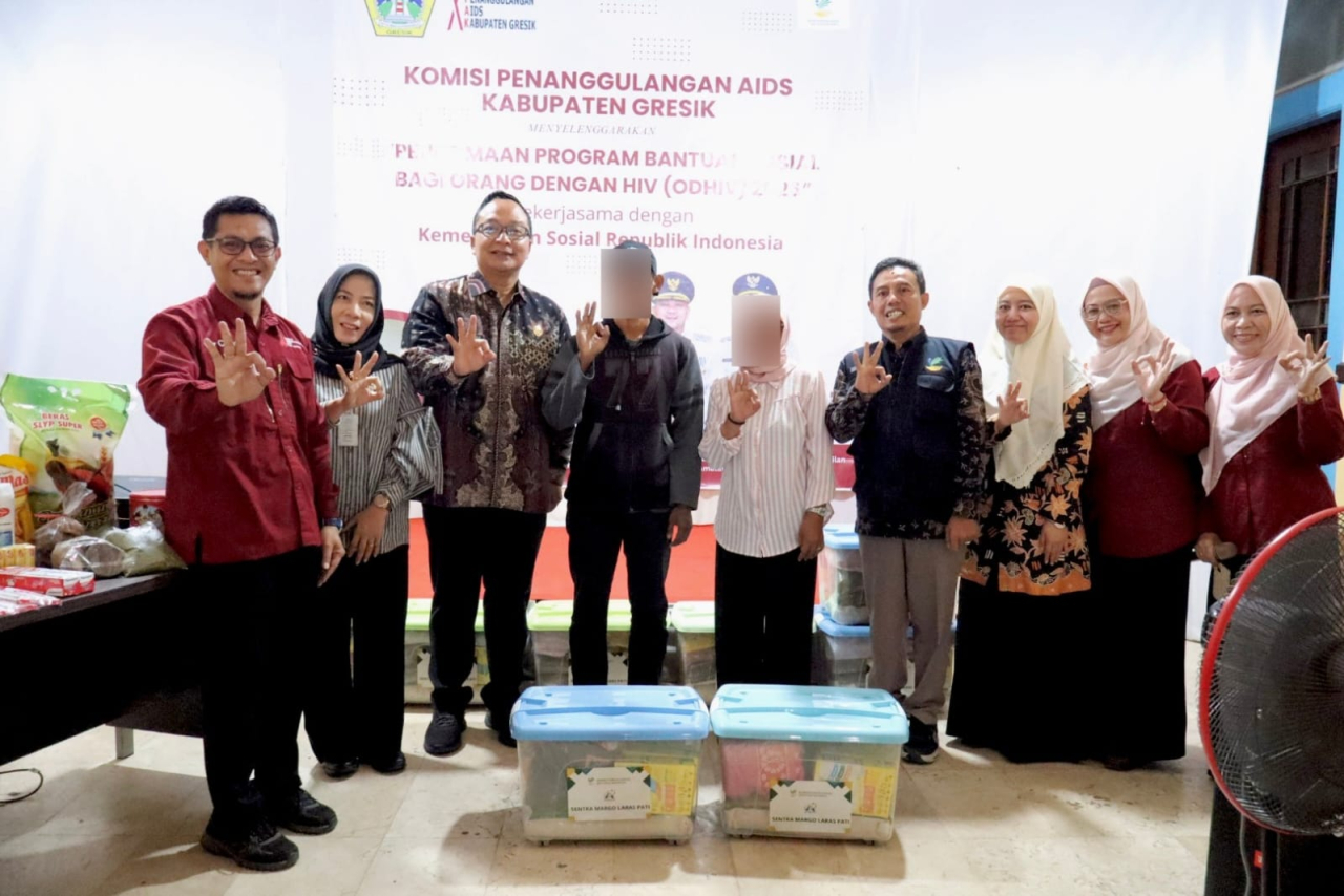 Serahkan Bantuan untuk ODHIV, Wabup Gresik Dorong Kemandirian dan Target Eliminasi HIV 2030