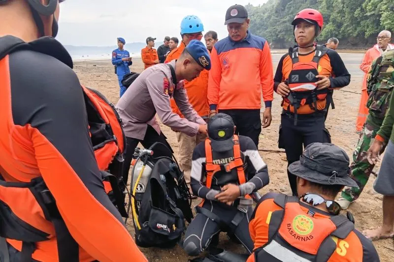 Enam Wisatawan Terseret Ombak Pantai Sine Tulungagung, Lima Selamat Satu Hilang
