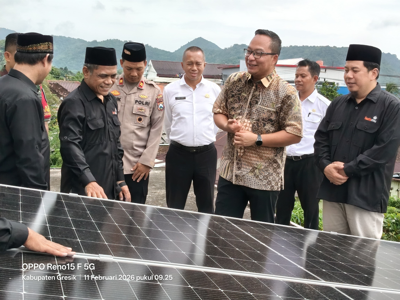 Wabup Asluchul Alif  Resmikan Pompa Air Tenaga Surya di Masjid As Shalihin Sangkapura Bawean