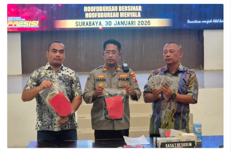 Berpura-pura Belanja, Komplotan WNA Gasak Emas Rp233 Juta di Toko Surabaya