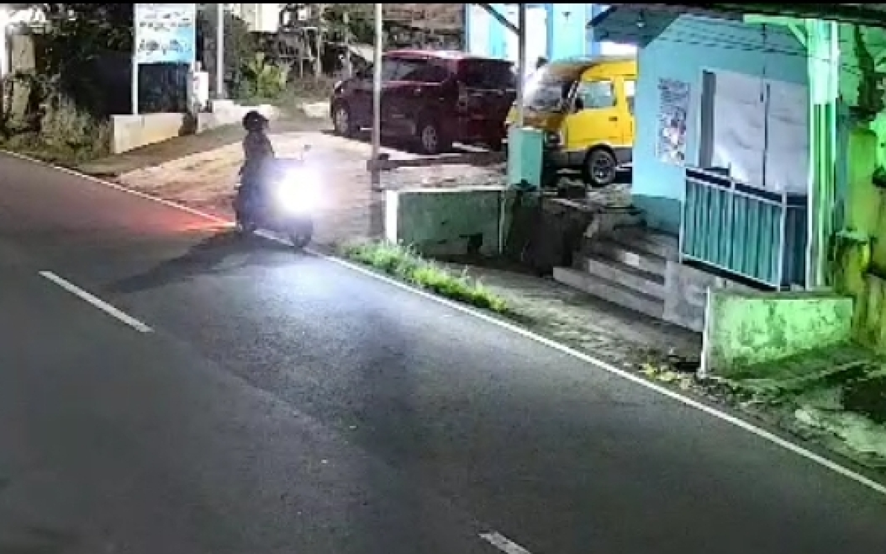 Aksi Buang Bayi Perempuan di Jember Terekam CCTV, Polisi Buru Orang Tua