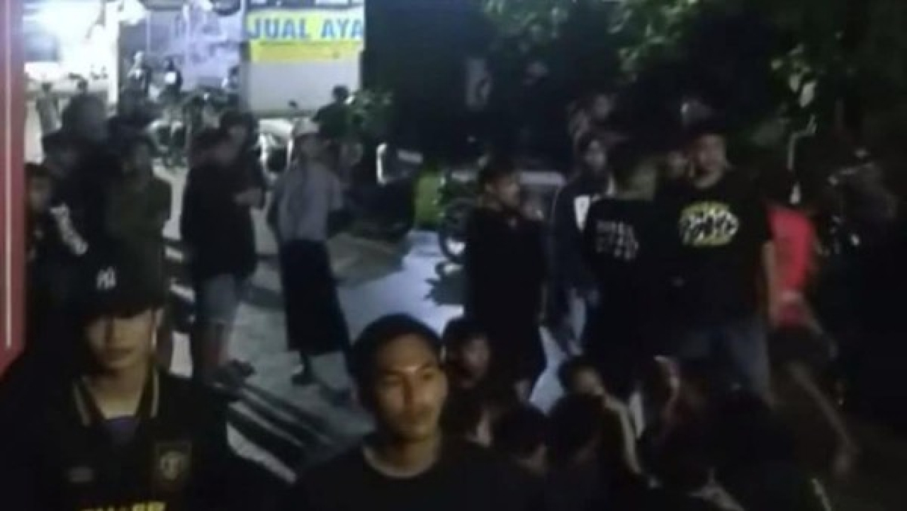 Tawuran on The Road di Panceng Gresik, Dua Pemuda Kena Bacok
