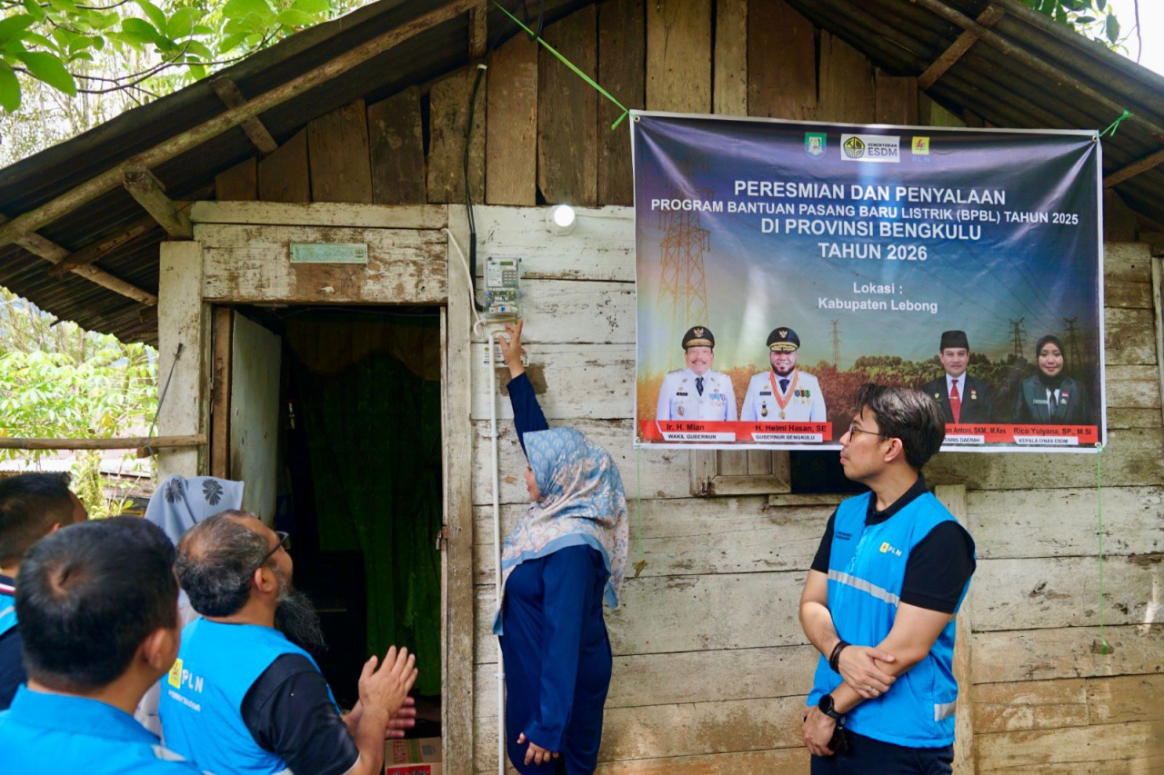 Kementerian ESDM dan PLN Wujudkan Penyambungan Listrik Gratis bagi 750 Warga Bengkulu