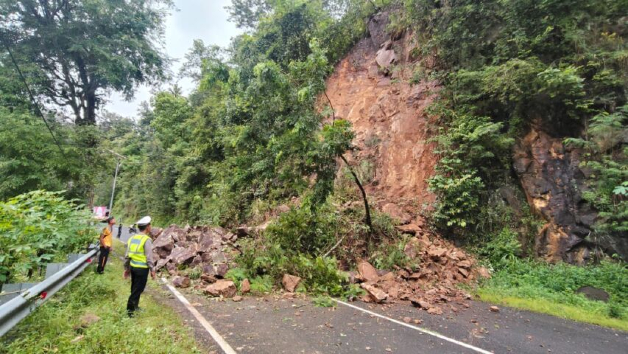 Bencana Longsor Terjdi di 11 Titik Ruas Jalan Ponorogo-Pacitan