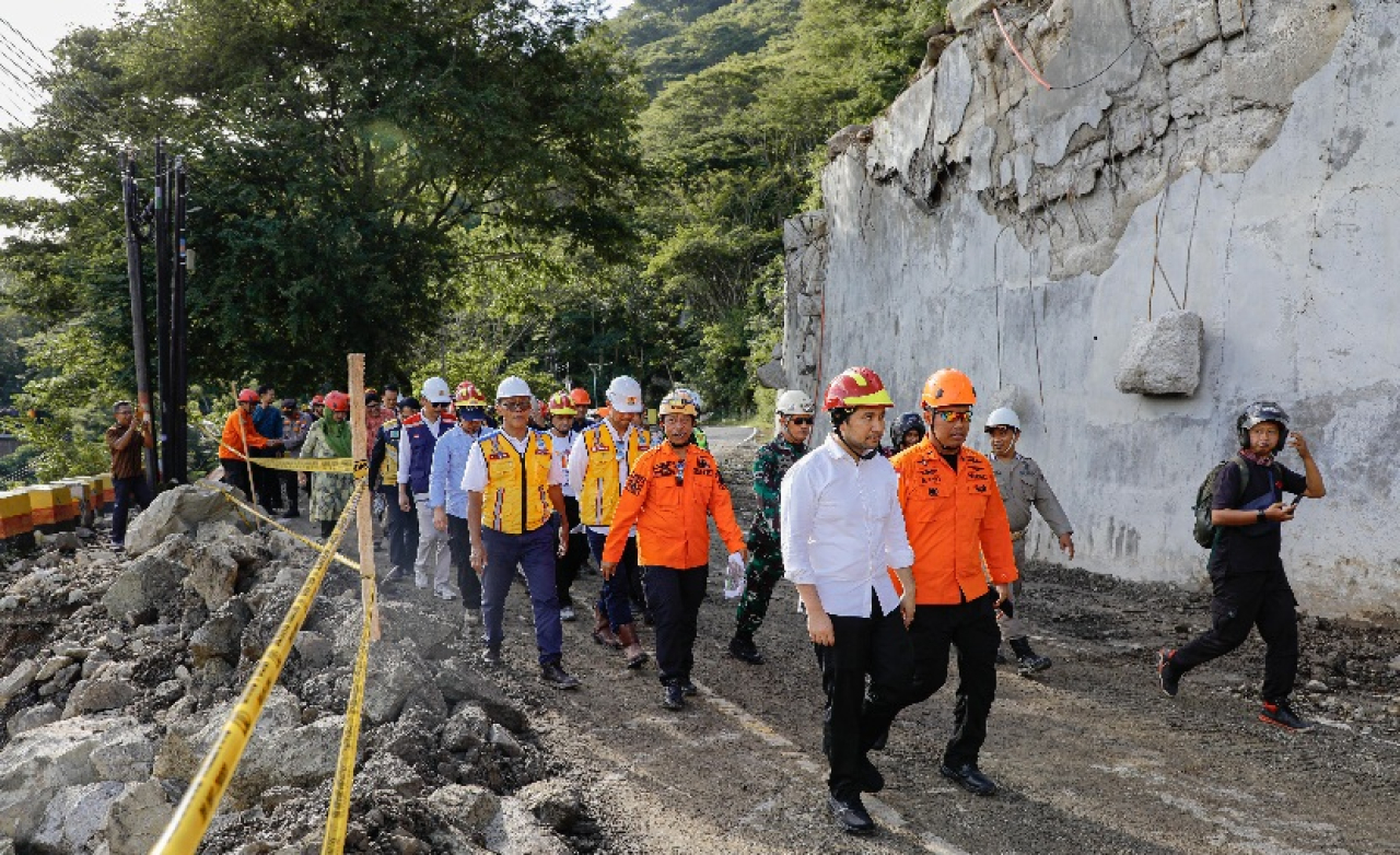 Wagub Emil Wagub Emil Pastikan Pemulihan Jalur di Jalur Nasional Trenggalek–Ponorogo