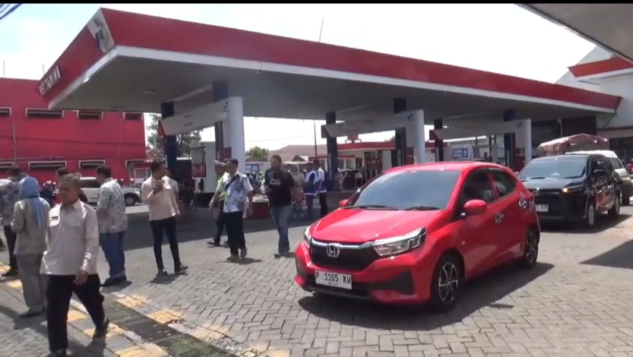Sidak Sejumlah SPBU, Pemkab Jember Pastikan Pasokan 580 Ton Pertalite Masuk untuk Atasi Antrean