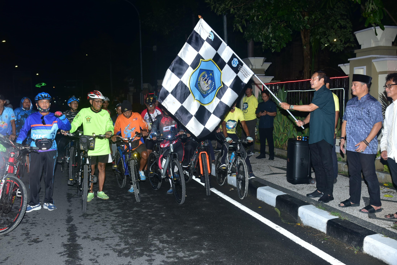 Gelorakan Semangat Olahraga di Bulan Ramadan, Bupati Yes Berangkatkan 500 Peserta Gowes Seliut Community