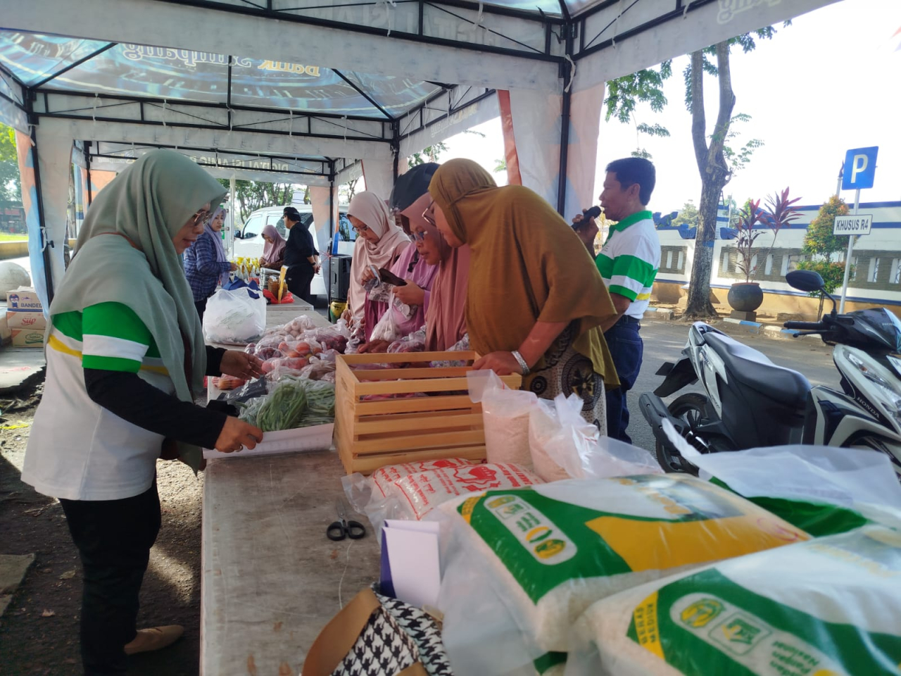 Peringati HPN ke-80, PWI Sampang Bersama Disperta KP Gelar Gerakan Pangan Murah
