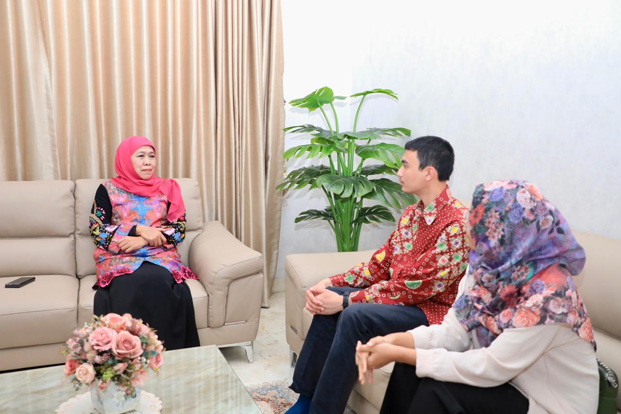 Fasilitasi Kepulangan Hingga ke Daerah Asal, Gubernur Khofifah Sambut Kepulangan Mahasiswa Jatim dari Iran