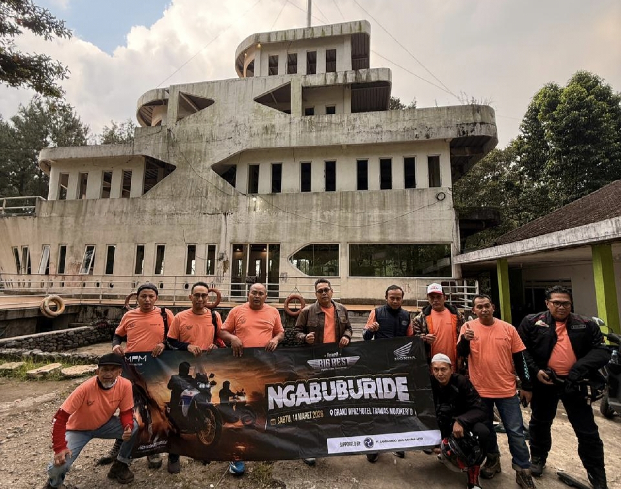 Berbagi di Hari yang Suci, Komunitas Honda Big Bike Jatim Santuni Anak Yatim di Mojokerto