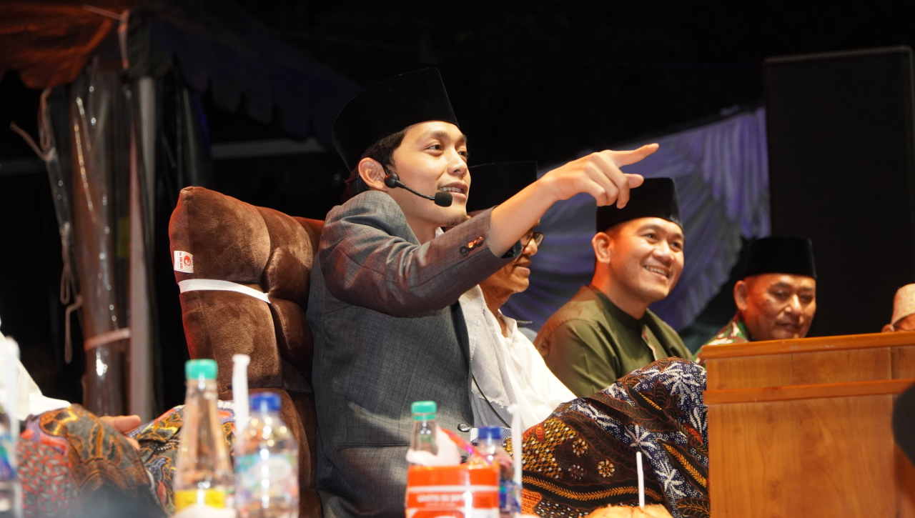 Ikhtiar Spiritual di Sepuluh Hari Terakhir Ramadan: Ribuan Jamaah Ngaji Bareng Gus Iqdam di Lamongan