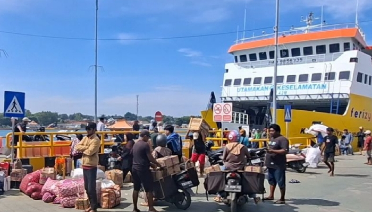 Pelayaran di Kalianget Tetap Berjalan Saat Lebaran, Penumpang Masih Landai