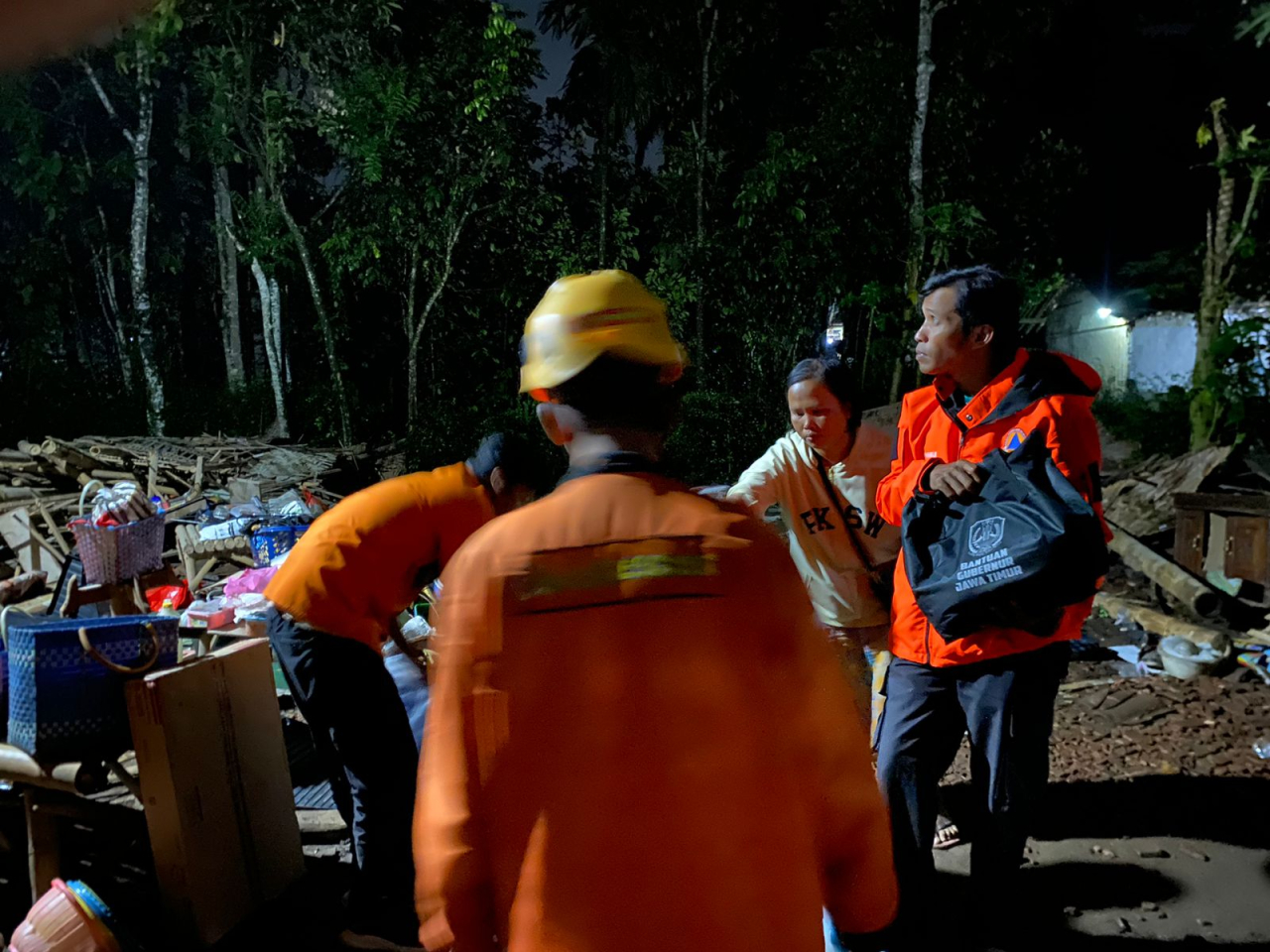 Rumah Warga Kalisat Jember Ambruk Diterjang Angin Kencang