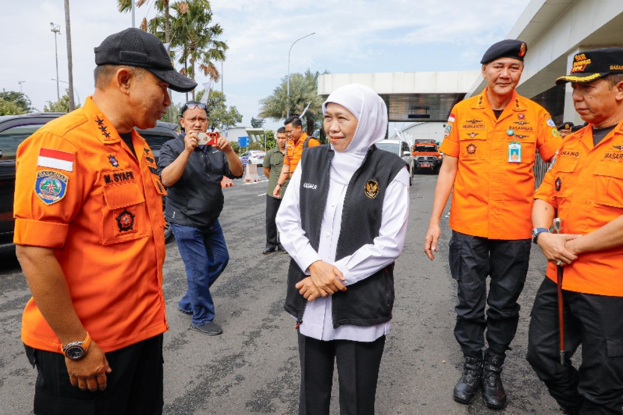 Gubernur Khofifah Dampingi Kepala Basarnas Tinjau Siaga SAR Lebaran di Tanjung Perak, Pastikan Kesiapsiagaan Maksimal