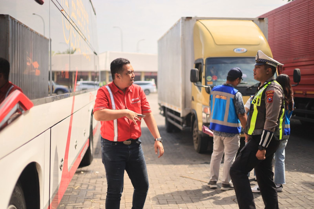 Polres Gresik Gelar Rampcheck Bus di Rest Area 726 B Wringinanom
