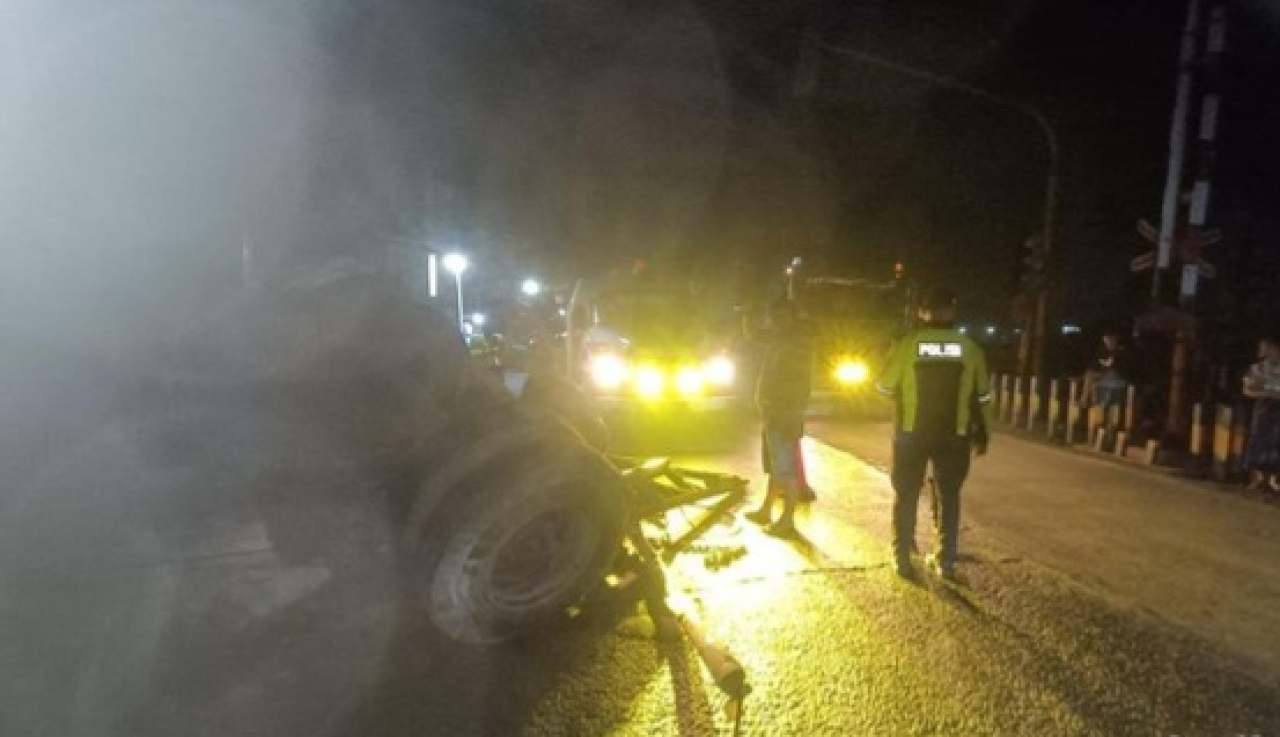 Truk Gandeng Tertabrak KA Blambangan Ekspres di Probolinggo, Masinis Terjepit