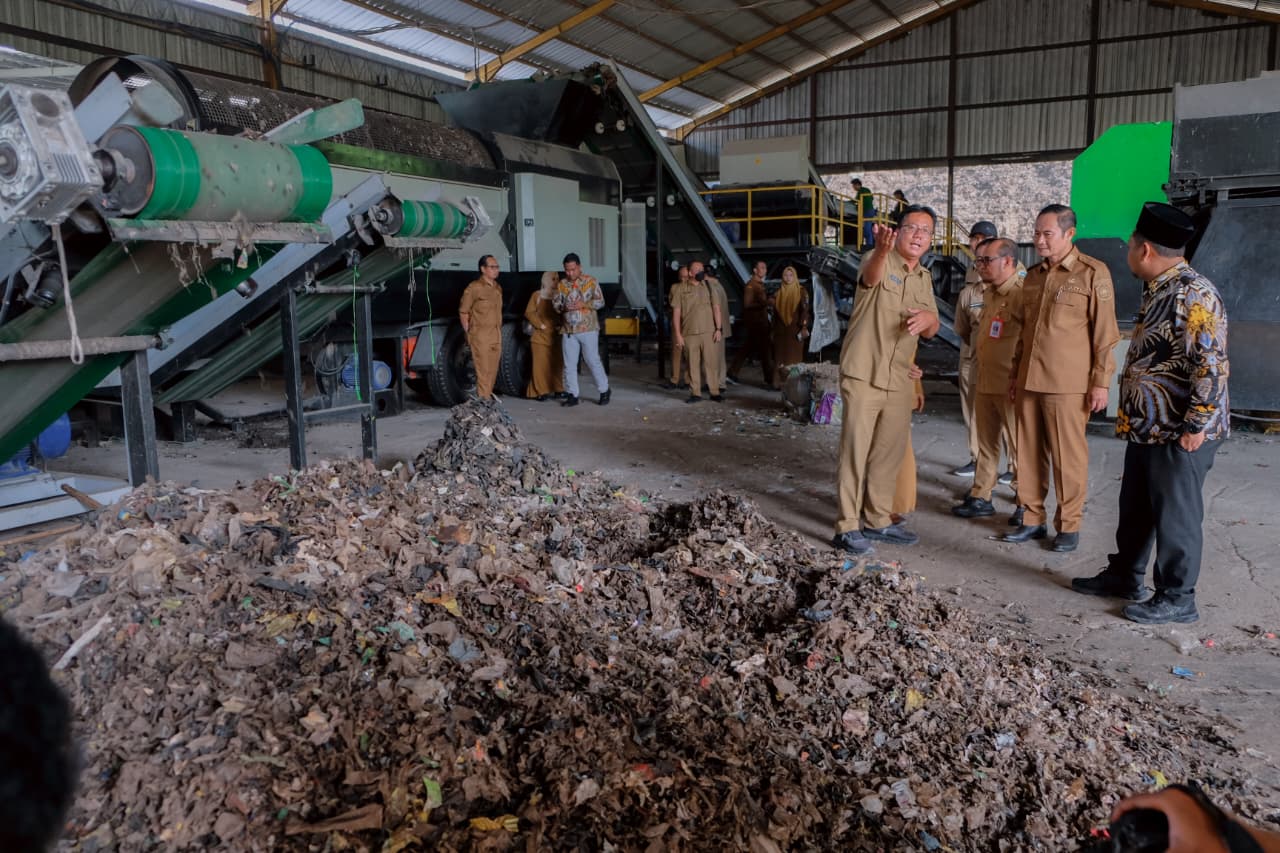 Perkuat Kolaborasi Wujudkan PSEL, Bupati Gresik Terima Kunjungan Bupati Lamongan di TPA Ngipik