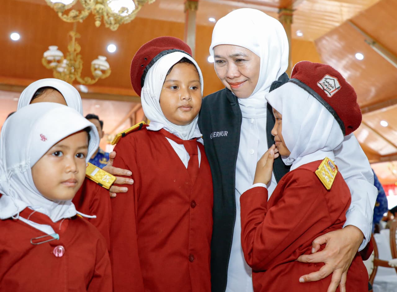 Jatim Resmi Batasi Gadget di Sekolah, Gubernur Khofifah: Fokus Karakter dan Interaksi Sosial
