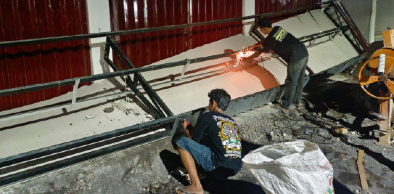 Atap Teras KDMP Desa Padang Ambruk, Diduga Tak Kuat Menahan Terpaan Angin