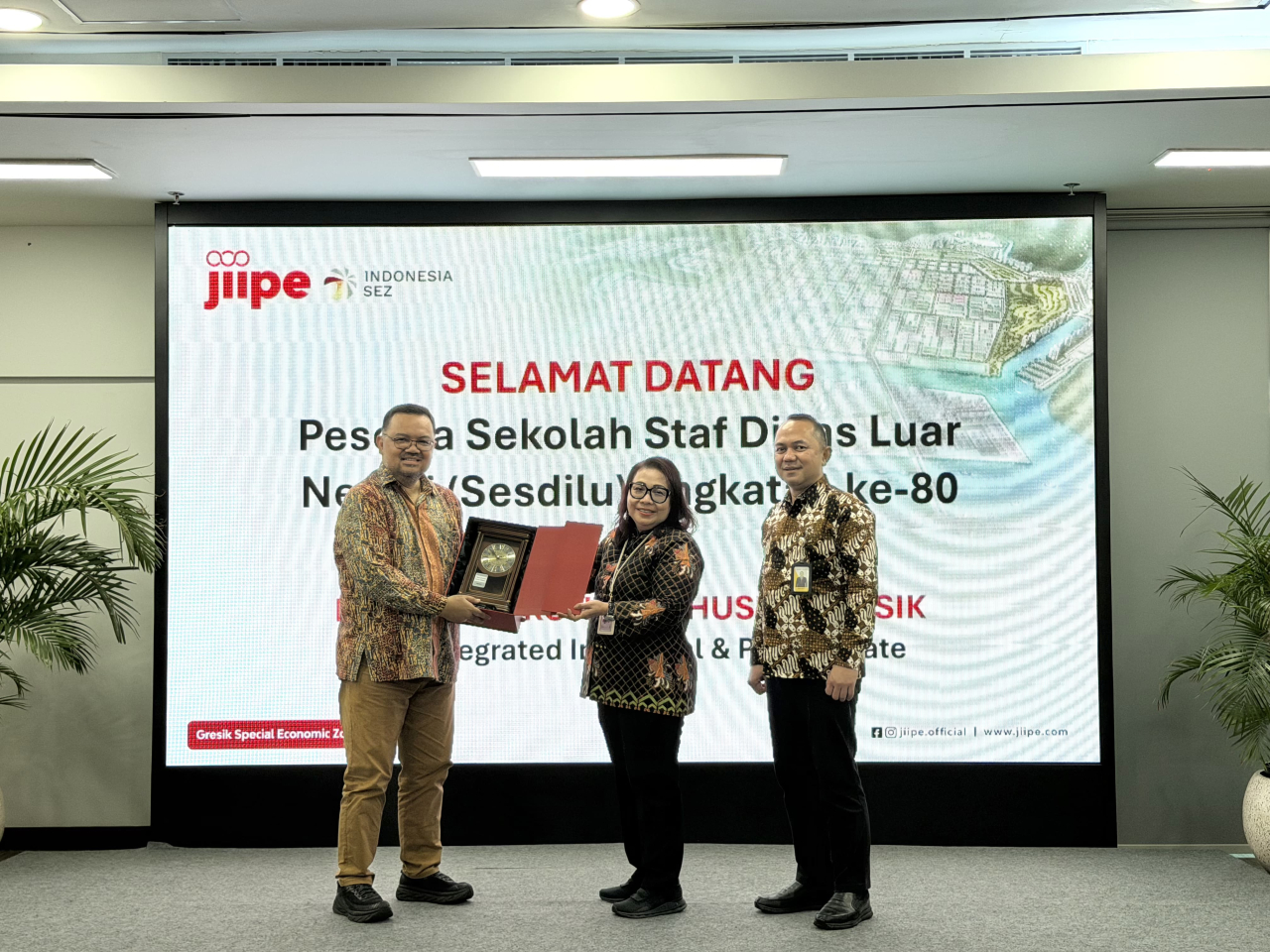 Peserta Sesdilu Kemlu Pelajari Diplomasi Investasi dan SDM di KEK JIIPE Gresik