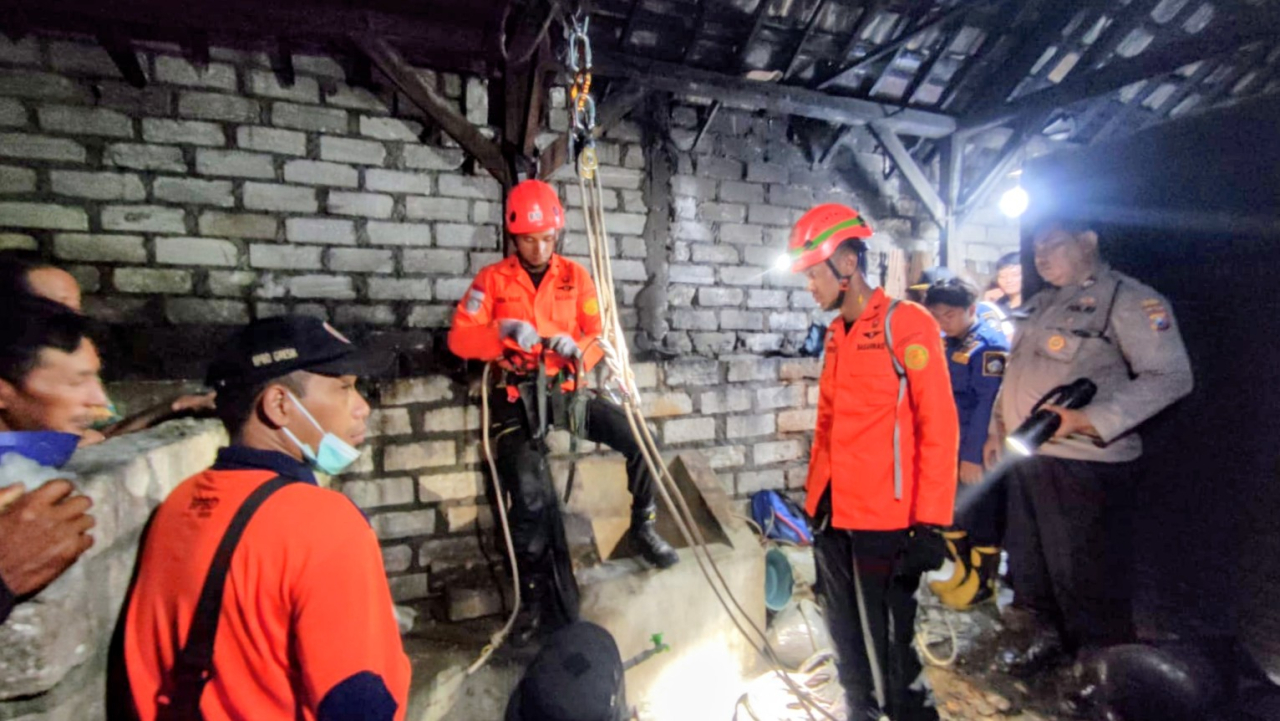 Tragis! Perempuan di Gresik Meninggal Dunia Usai Tercebur Sumur, Evakuasi Libatkan Damkar hingga BASARNAS