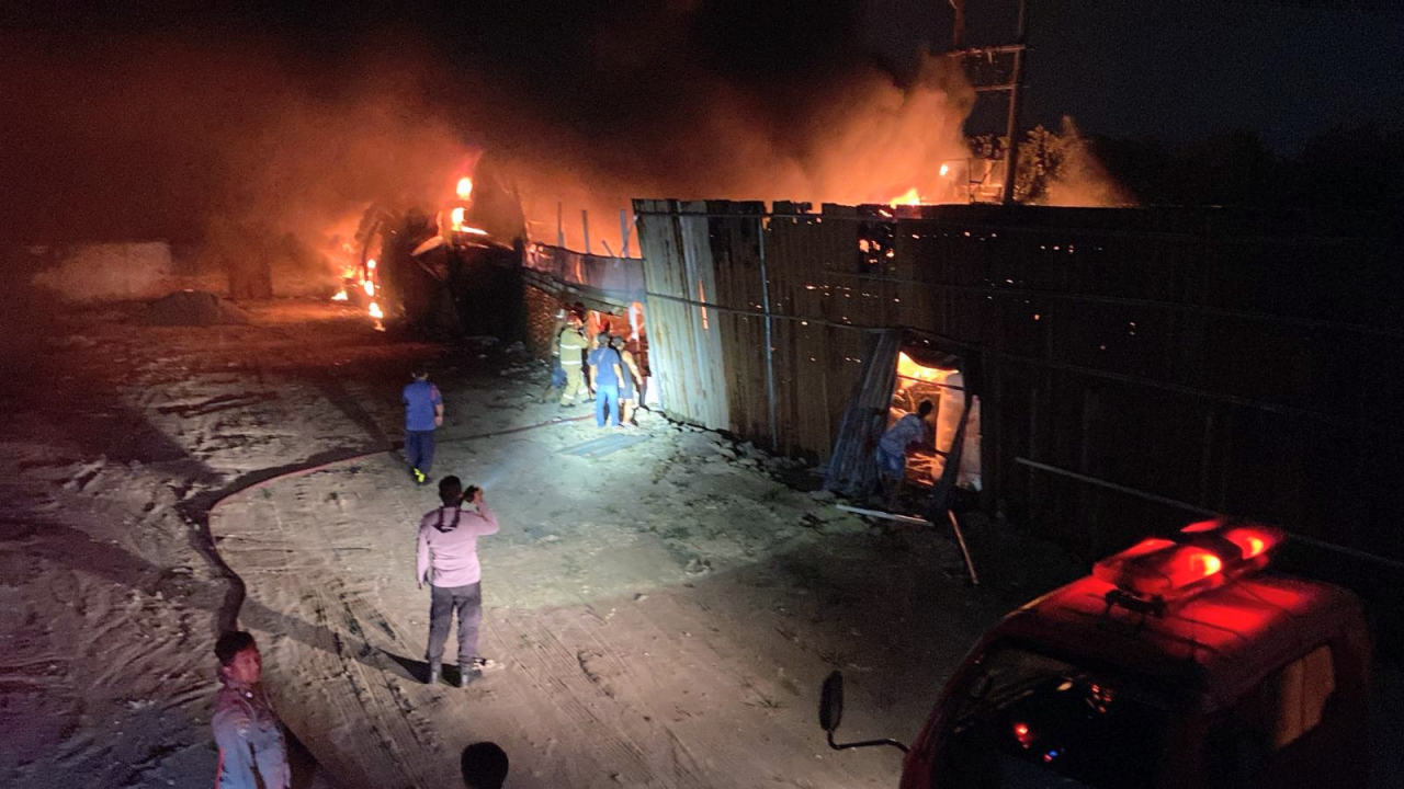 Gudang Biji Plastik di Kedamean Gresik Terbakar Saat Tidak Ada Aktivitas