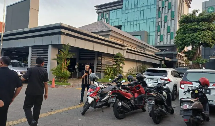 Penyidik Kejaksaan Tinggi Jatim Geledah Kantor Dinas ESDM Jawa Timur