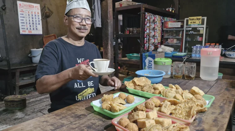 Sisihkan Uang Ngudek Kopi di Ponorogo, Wahyudi Akhirnya Berangkat Haji Tahun Ini