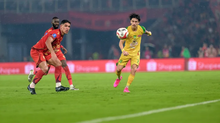 Persija Jakarta Gunduli Persebaya Surabaya 3-0