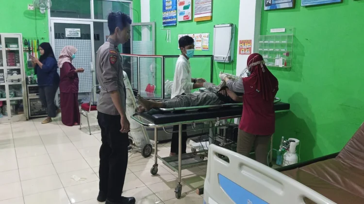 Adu Banteng Motor vs Pikap, 2 Pelajar Situbondo Meregang Nyawa