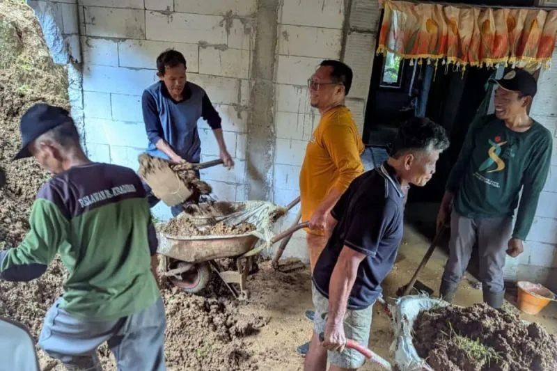 Hujan Disertai Longsor Terjadi di Pagerwojo Tulungagung