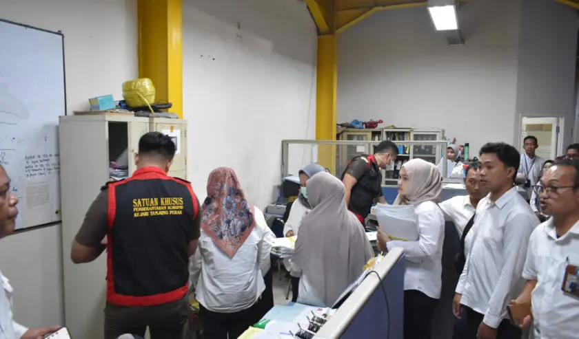 Dugaan Penyimpangan Sewa Stan, Kejari Tanjung Perak Geledah Kantor PD Pasar Surya