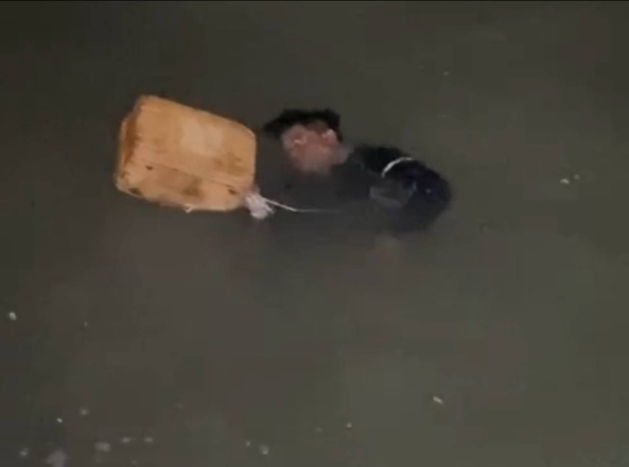 Dihantam Gelombang, Perahu Besi Tenggelam di Gresik: 1 Tewas, 2 Hilang