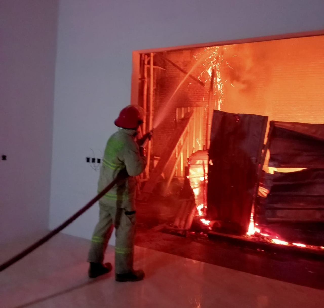 Gudang Material Proyek di Perumahan Argopuro Jember Terbakar, Penyebab Masih Diselidiki