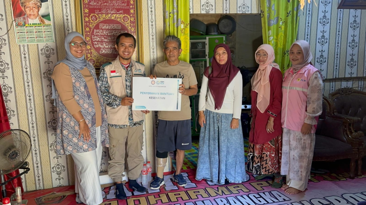 Tiga Warga Depok, Cikarang, dan Bekasi Terima Bantuan Kaki Palsu dari YBM PLN