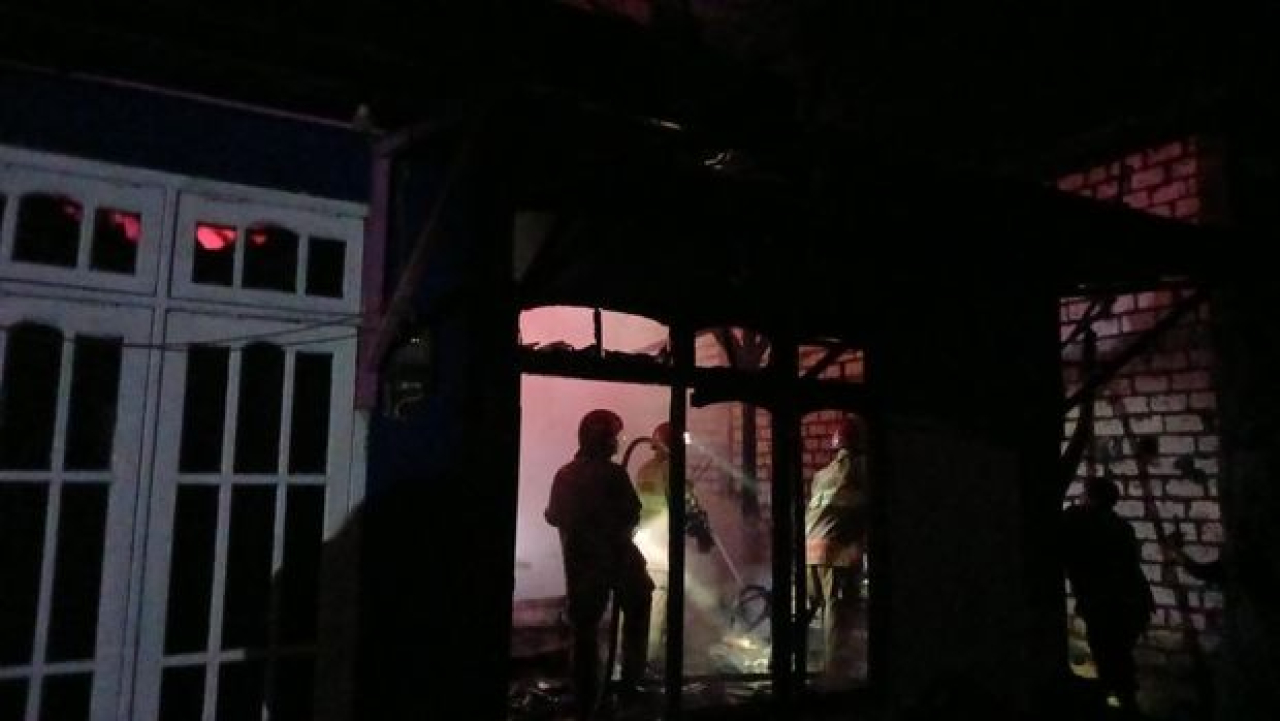 Bakar Sandal Saat Listrik Padam Bergilir, Rumah Lansia di Bojonegoro Ludes Terbakar