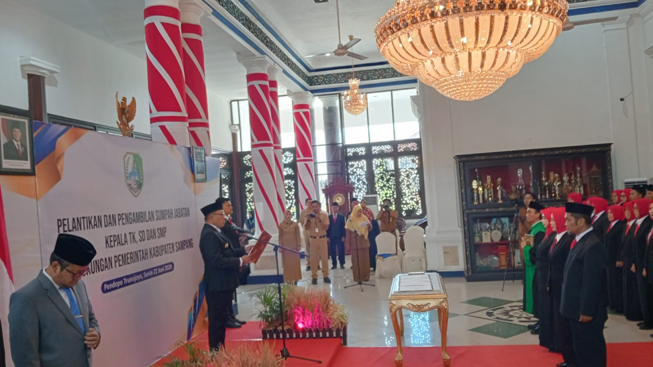 Lantik 49 Kepala Sekolah, Bupati Sampang Soroti Penggunaan Dana BOS